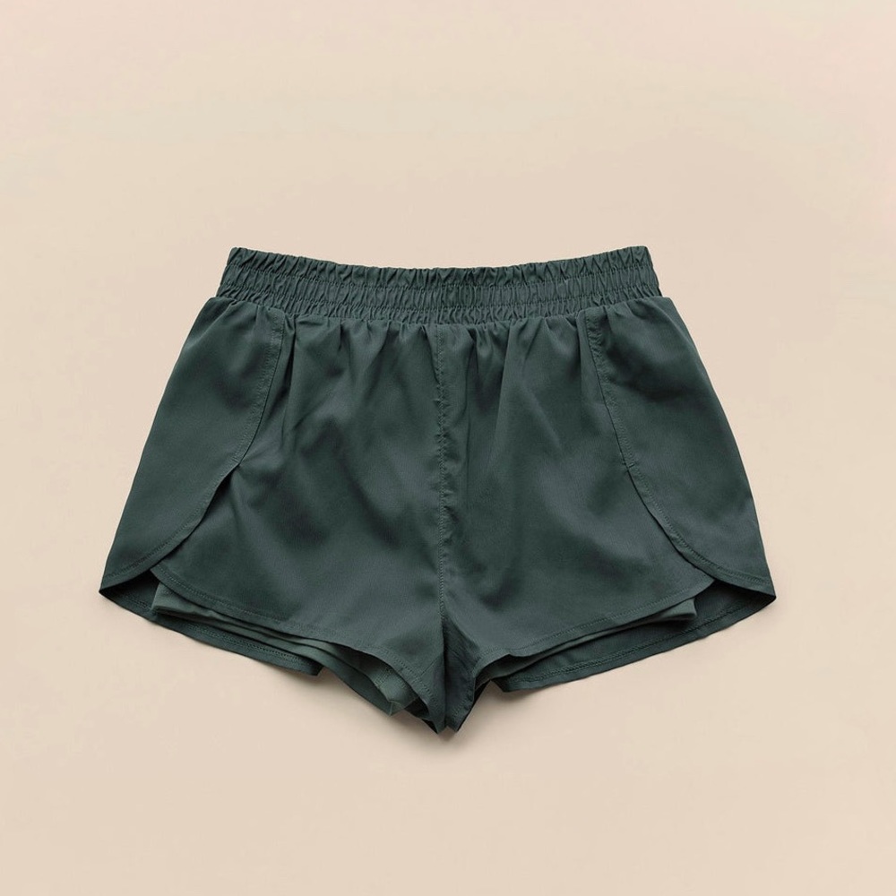 girlfriend moss trail shorts